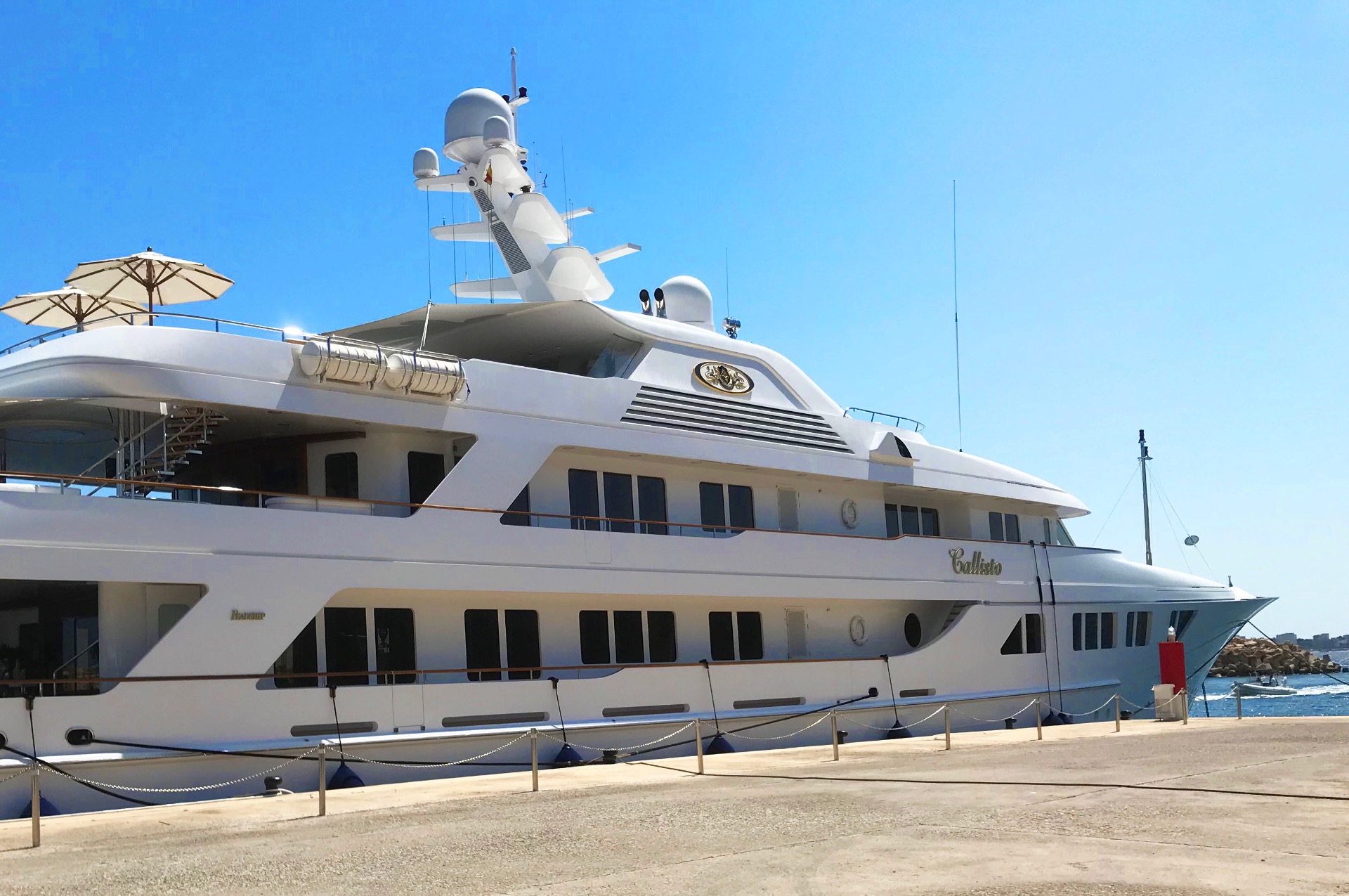 Superyacht "Callisto"